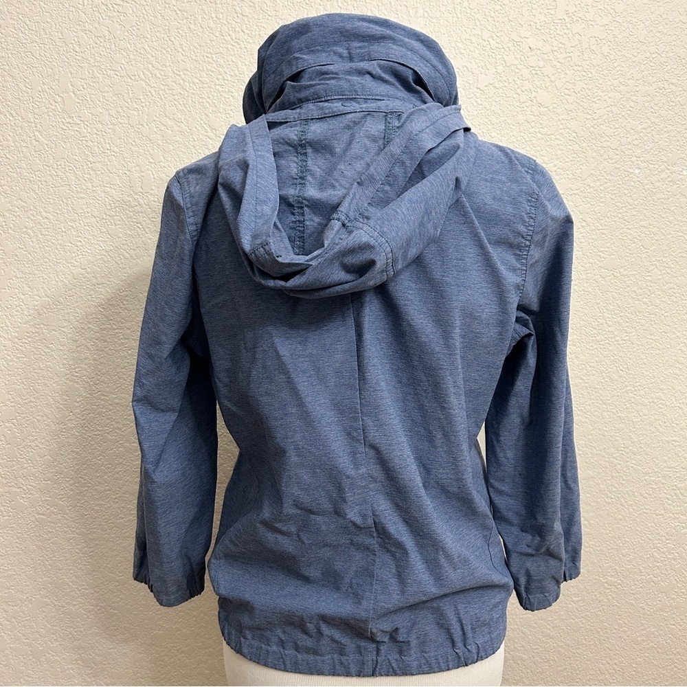 The North Face Lightweight Packable Women's Utility Jacket in Blue - Picture 3 of 9